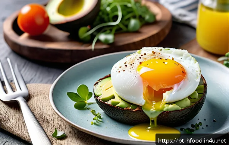 건강을 위한 저칼로리 브런치 아이디어 - A vibrant low-carb brunch scene featuring a perfectly poached egg resting on a thick slice of mashed...